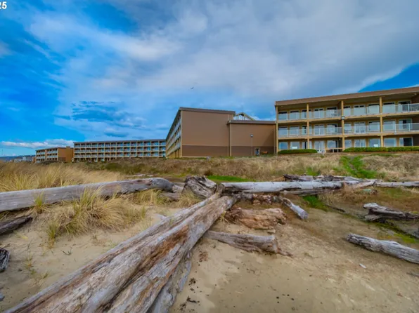 88416 1st Ave #303, Florence, OR 97439