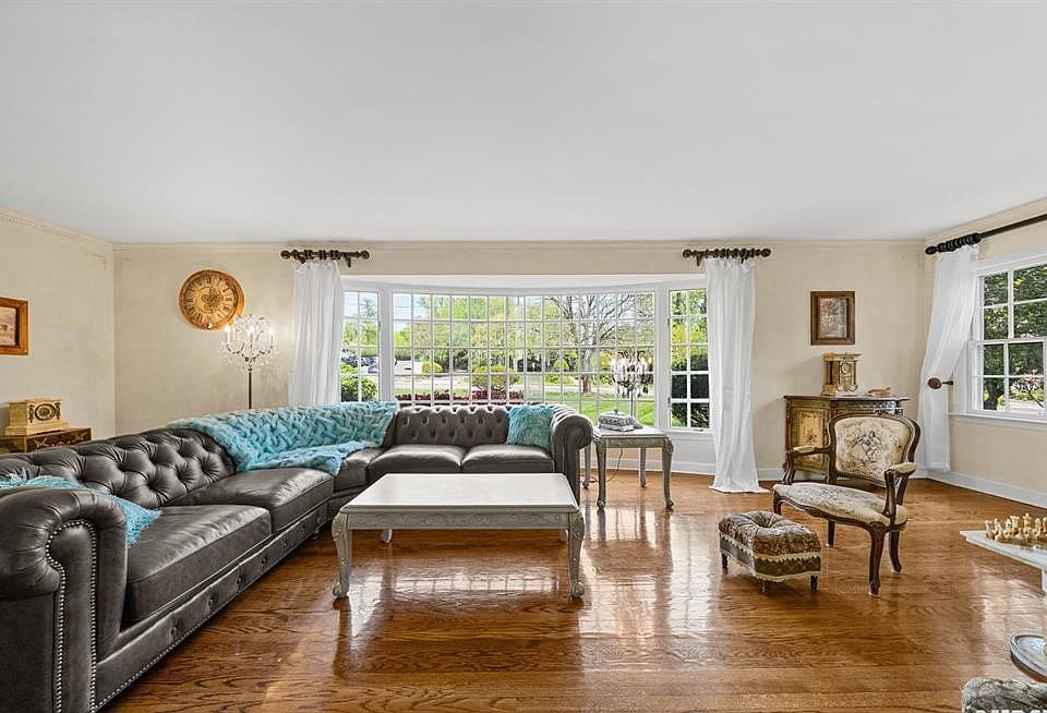 1st image of 328 W Ridgewood Ave