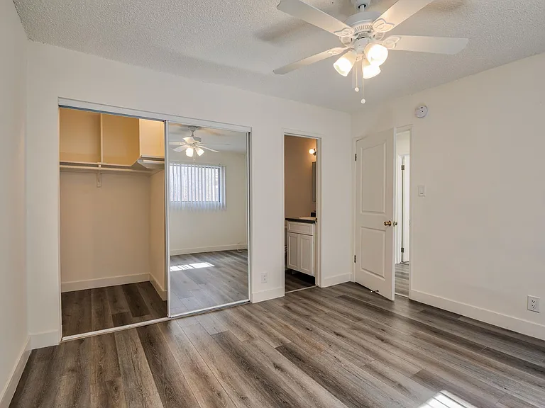 Lanark Park Apartments — Photo 14