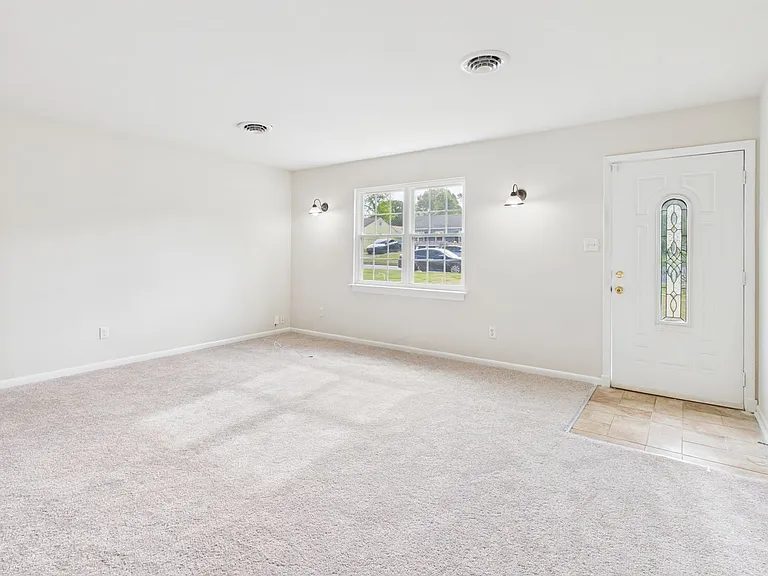 2336 Sara Ln — Photo 4