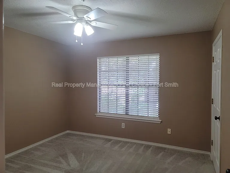 306 Elfen Glen St — Photo 11