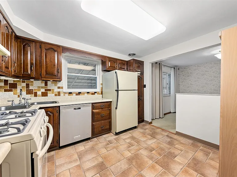 4813 Sandy Dr — Photo 9