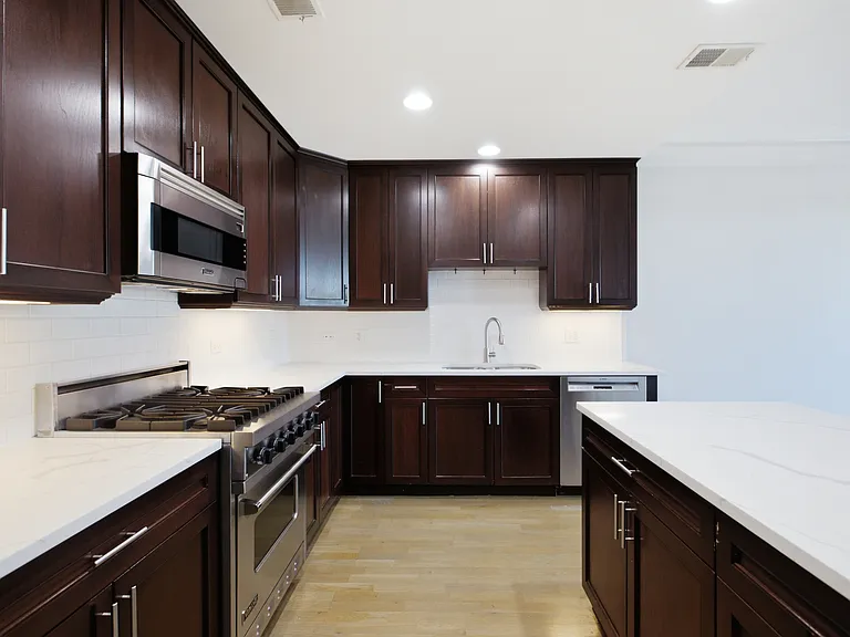 1915 W Diversey Pkwy #402 — Photo 2