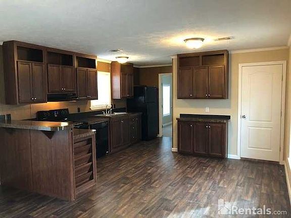 2nd image of 956 Royal Cir