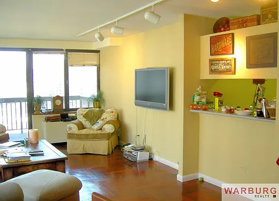 Rented by Warburg | media 33