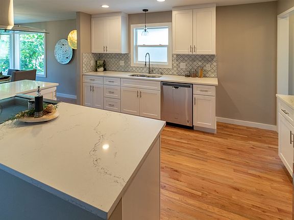5th image of 3121 N Park Blvd