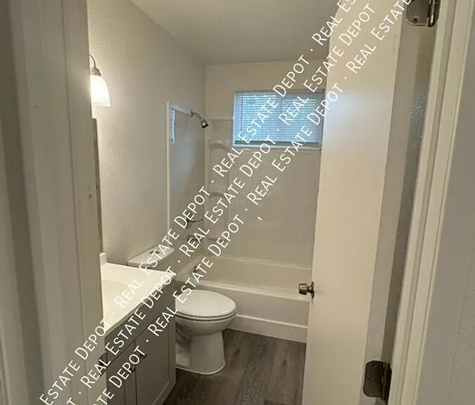 242 N K St — Photo 10