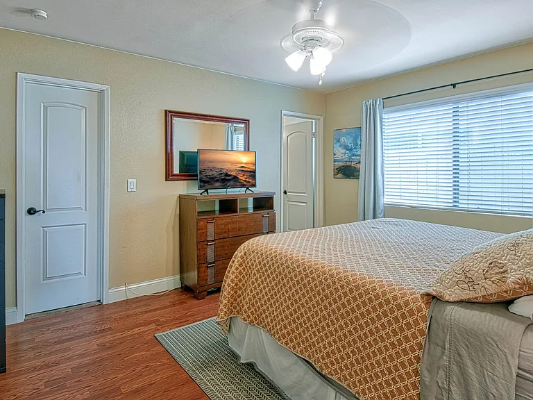 414 E Oceanfront — Photo 42