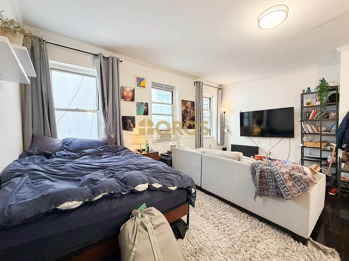 Building Photo - 38 Grand St #2E