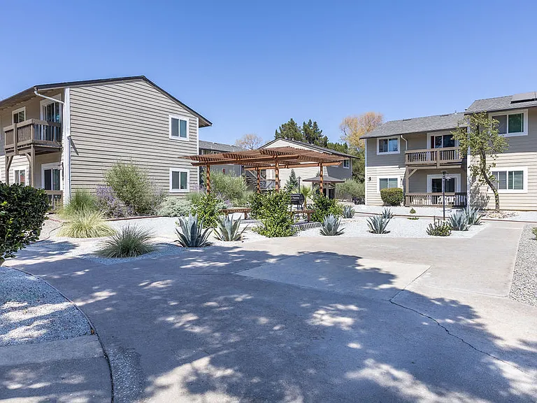 Cadena Apartments — Photo 19