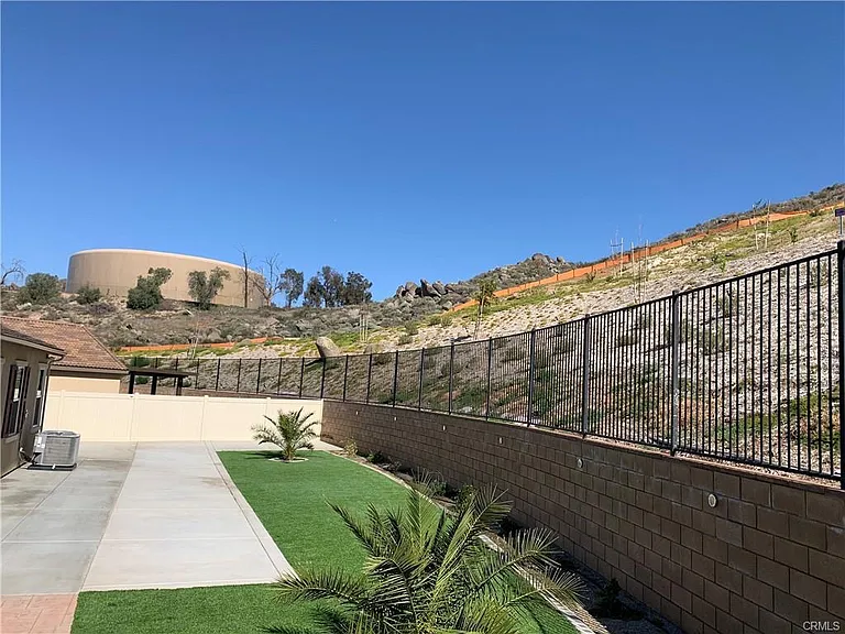 27450 Tyrrhenian Dr — Photo 30