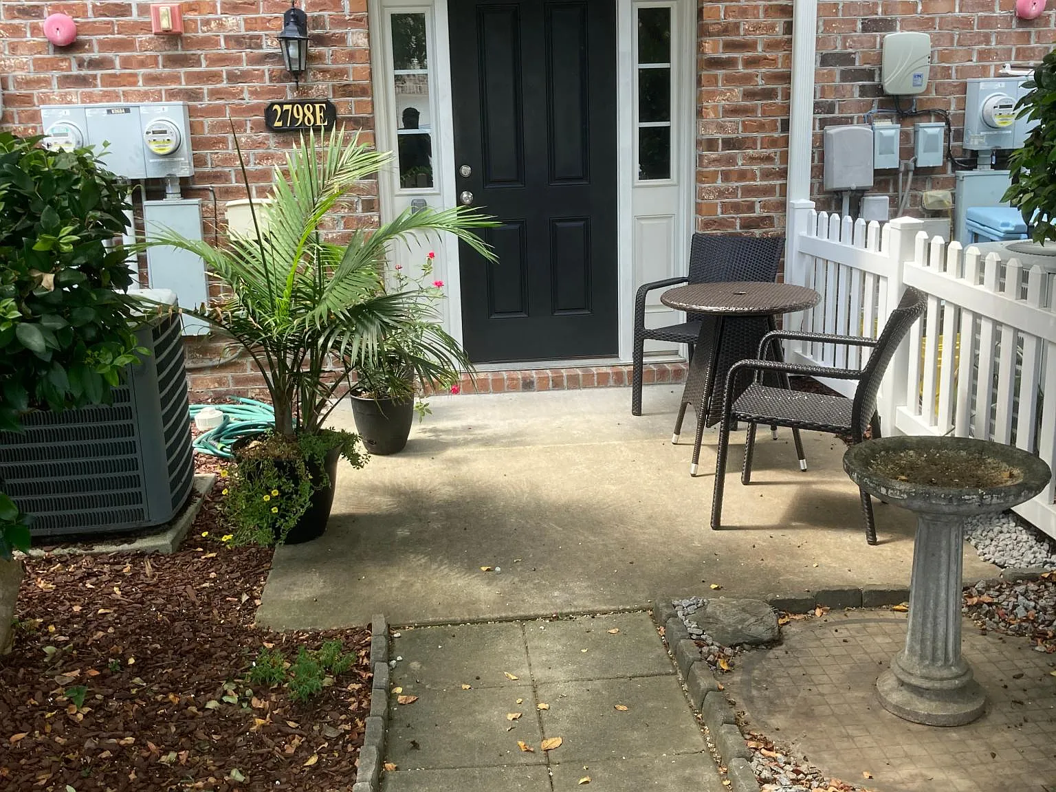 2798 Howard Ave — Photo 1