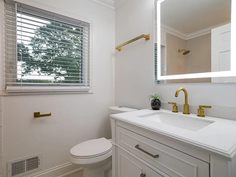 405 Park Lake Cir — Photo 23