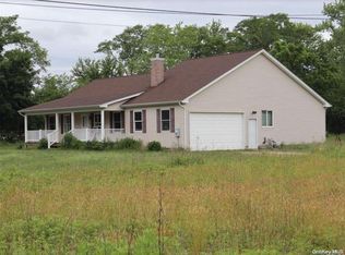 49 Park St, Yaphank, NY 11980