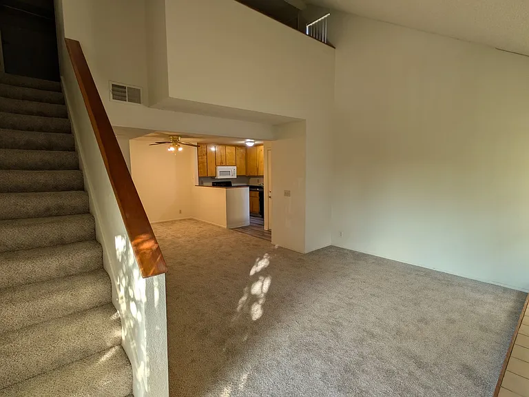 Eastlake Apartments — Photo 36