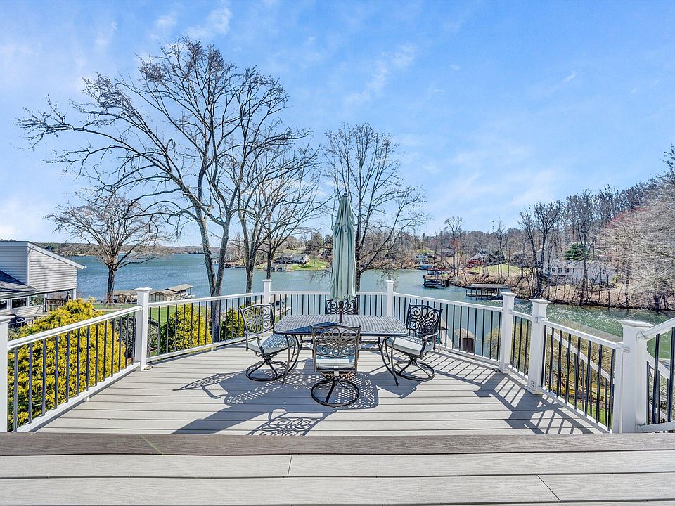 1st image of 990 Lakemount Dr