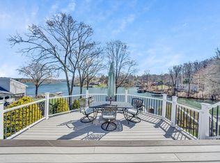 990 Lakemount Dr, Moneta, VA 24121