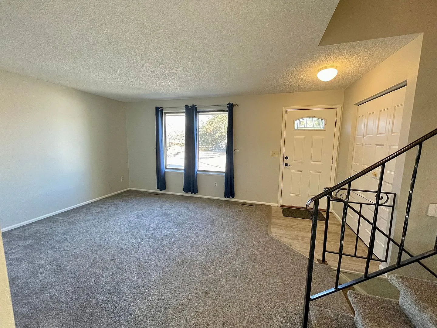 Beautifully updated 3 bedroom 2 bath home in Greeley! — Photo 3