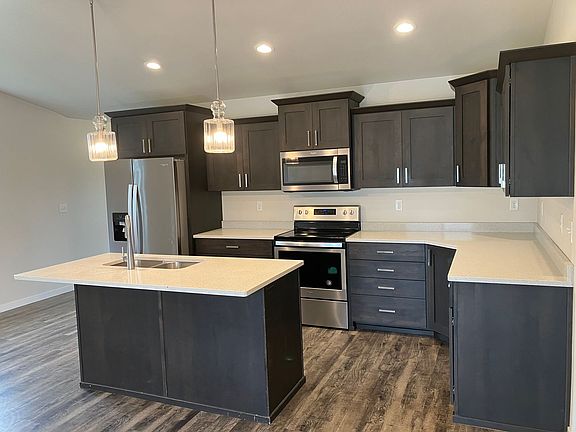 3rd image of 1297 Goldenwood Dr