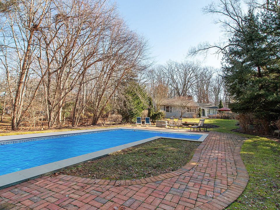 1st image of 300 Birch Rd