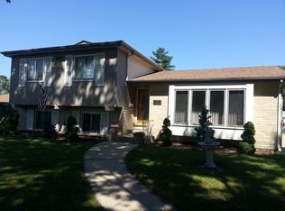 621 Chatham Ave, Addison, IL 60101