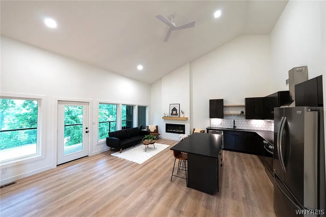 2 bed, 2.0 bath, 1388 sqft, $2,200 — Photo 4