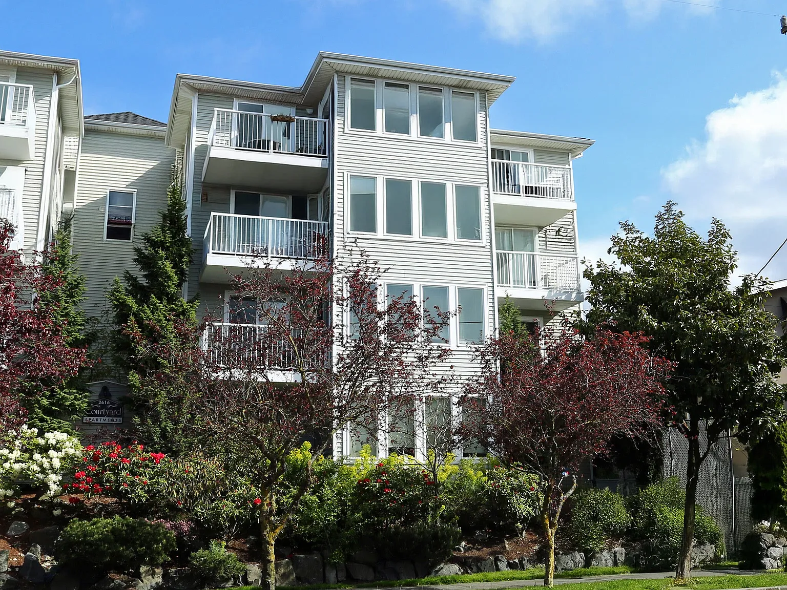 Courtyard Apartments — Photo 2