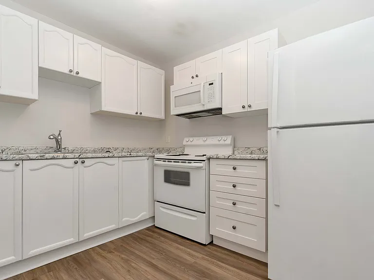 12 Colborne St E #206 — Photo 3