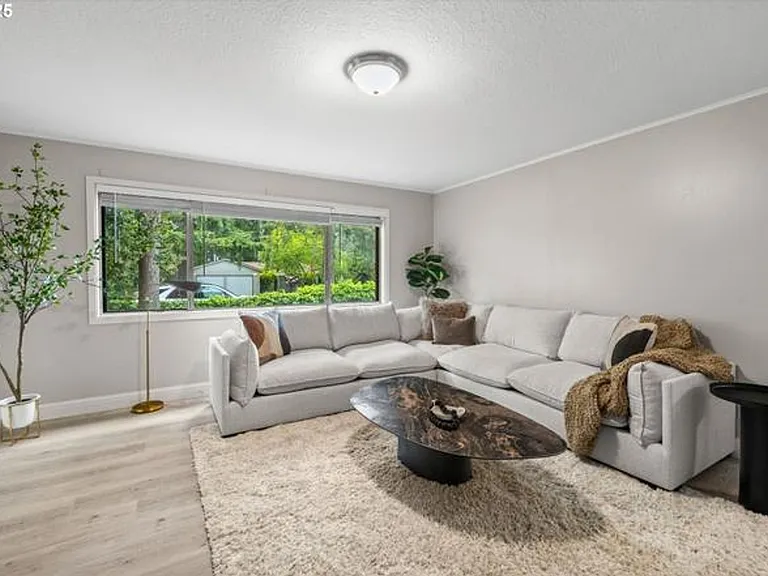 6401 SW McEwan Rd — Photo 3