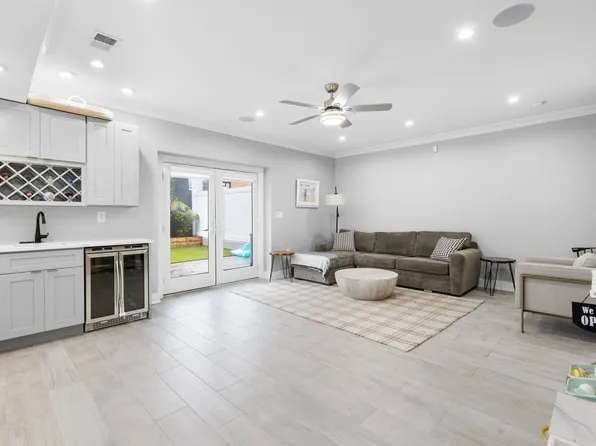 23 Manhattan Avenue image 13 of 17