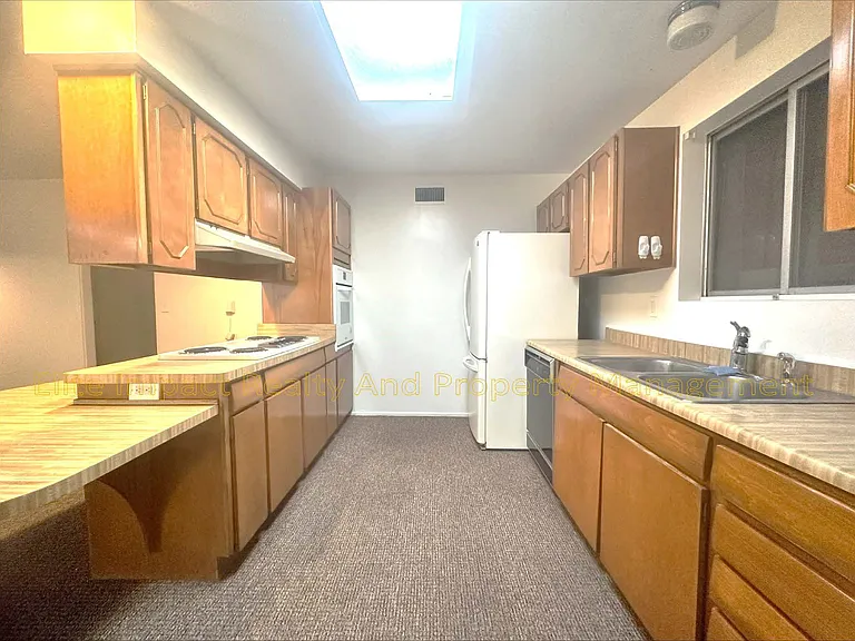 3811 N Reno Ave — Photo 6