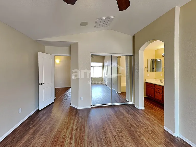 8409 S 50th Ln — Photo 10