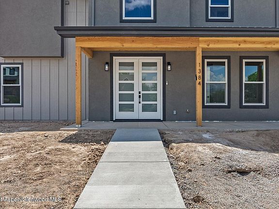 5th image of 1384 Munro Ave
