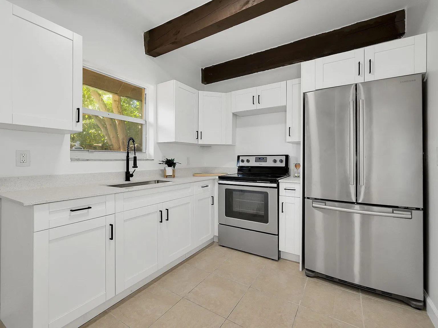 4 bed, 2.0 bath, 1300 sqft, $1,572 — Photo 4