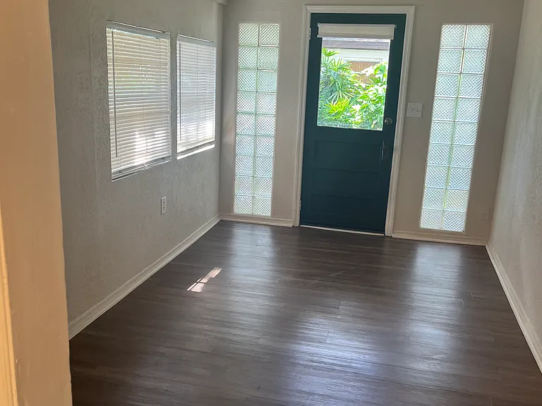 310 W Oak Dr — Photo 5