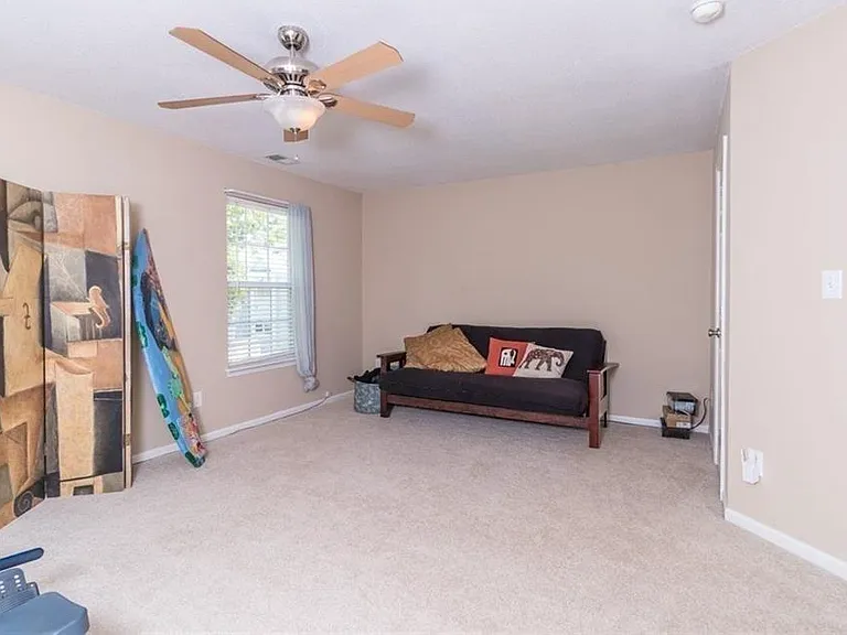 621 Barberton Dr — Photo 9