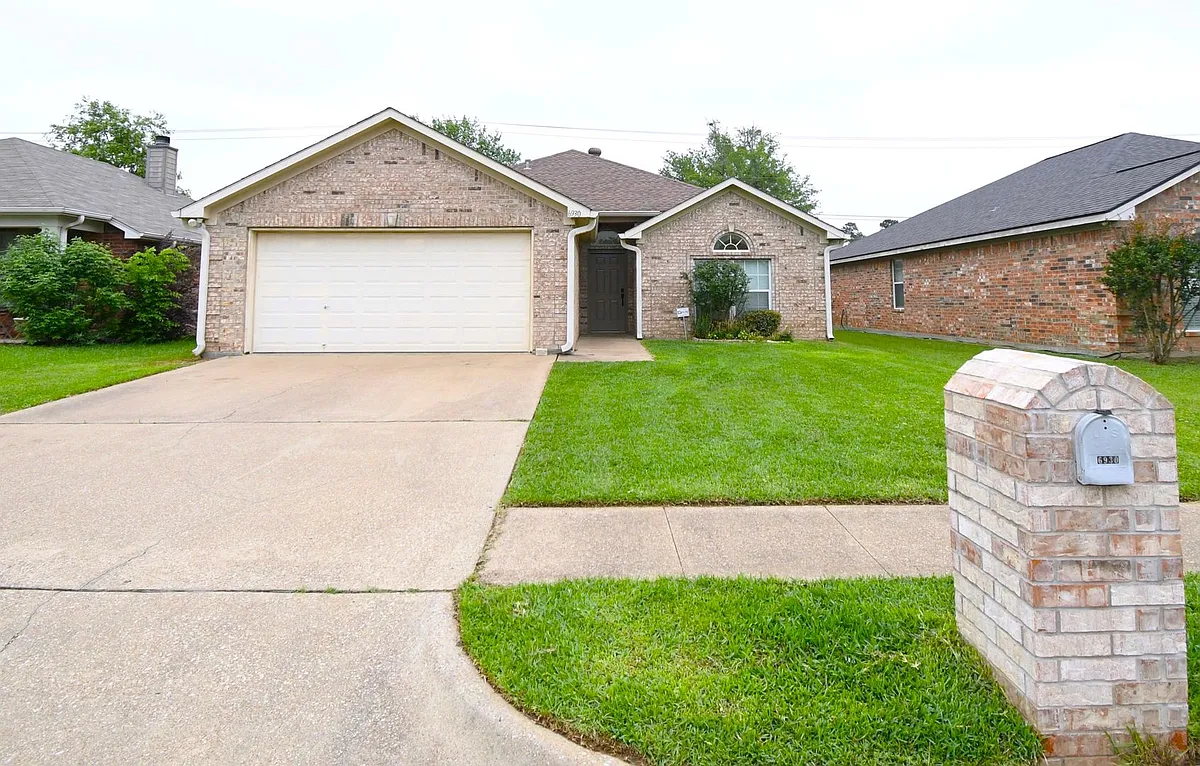 Building Photo - 6930 Ranch Hill Dr