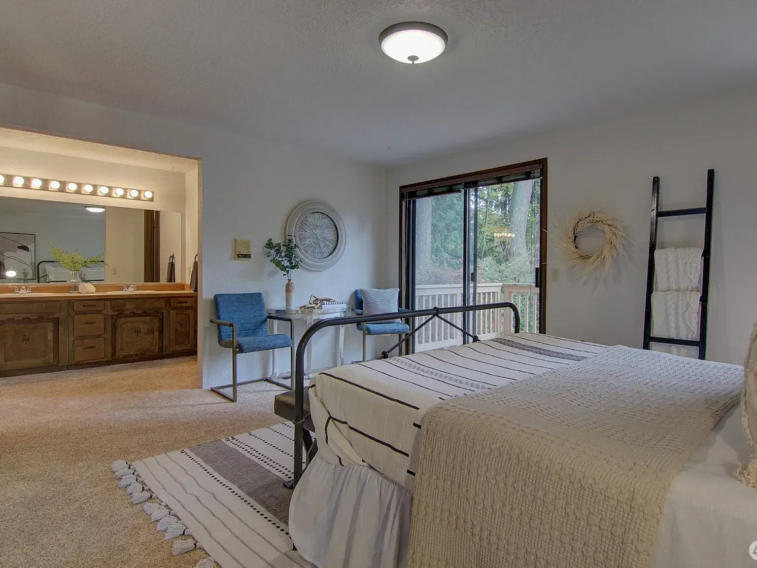 3 bed, 2336 sqft, $4,199 — Photo 3