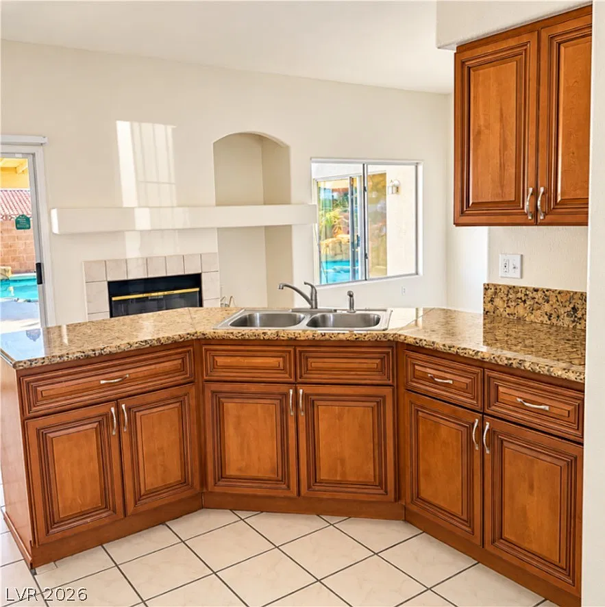 3 bed, 2.0 bath, 1230 sqft, $2,400 — Photo 3