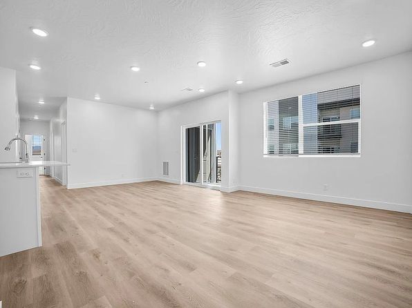 5801 S Garnet Dr #3-203
