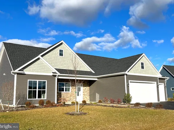 93 Glenaire Rd, Bunker Hill, WV 25413