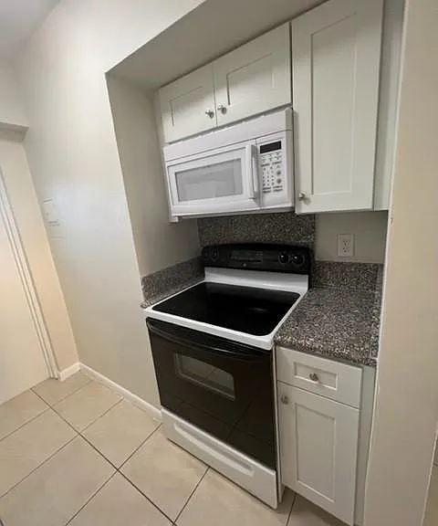 2822 Van Buren St #102 — Photo 2