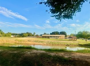 934 Tiffany St, Azle, TX 76020