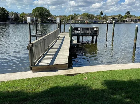 1118 Monterey Blvd NE, Saint Petersburg, FL 33704