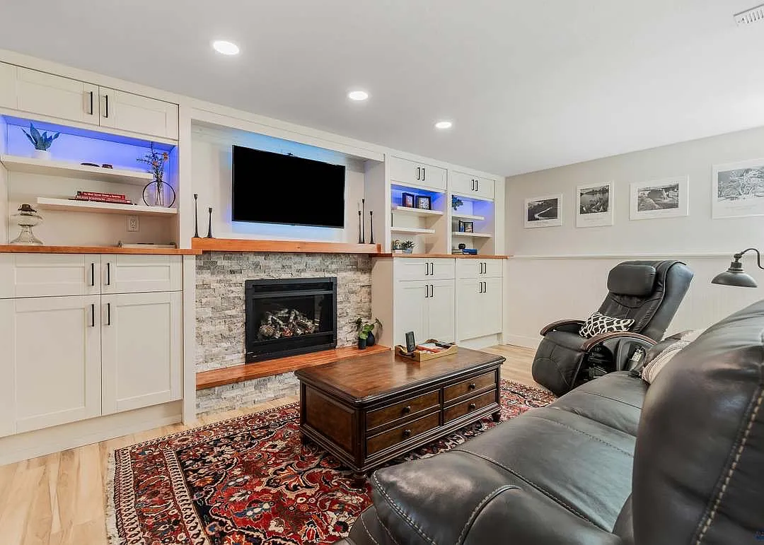 3 bed, 1925 sqft, $2,200 — Photo 1