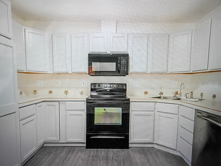 2218.9 E Saint Vrain St — Photo 3