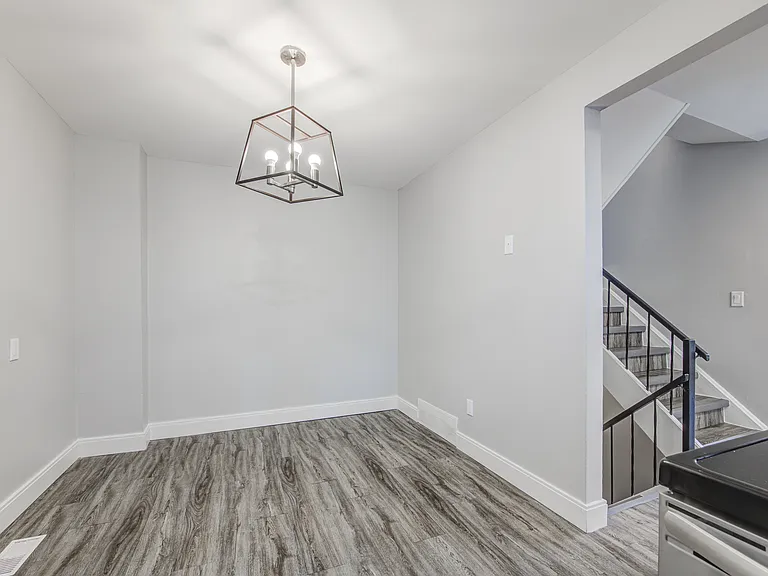 6 Pearl Cres #3 — Photo 11