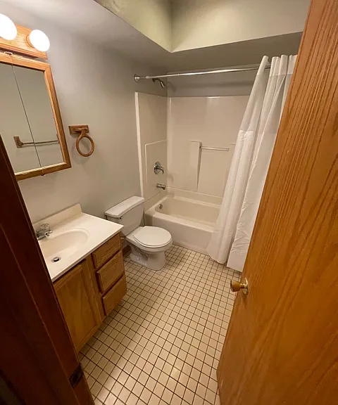 932 Rollins Road932 F — Photo 4