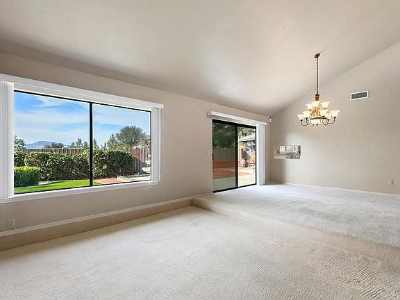 3rd image of 2033 Lilac Ln