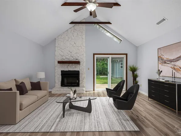 910 Meadow Ln, Fort Walton Beach, FL 32547